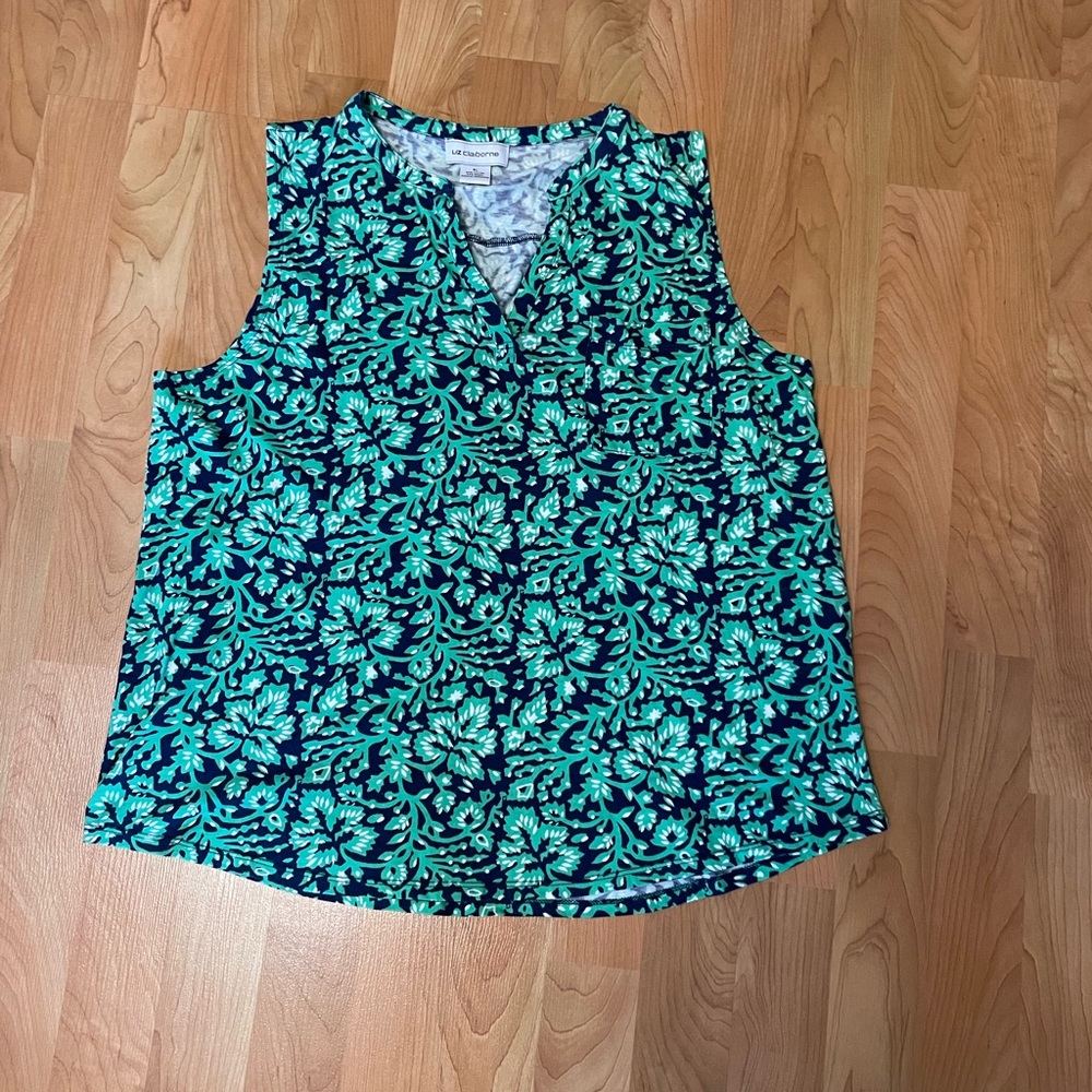 Liz Claiborne v-neck top - women’s size XL